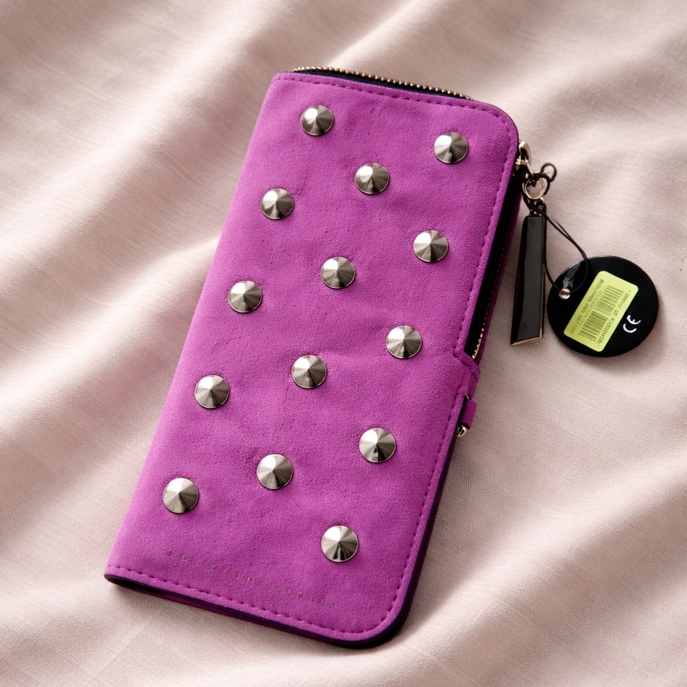 QUAY Vibrant Studded Sunglass Holder